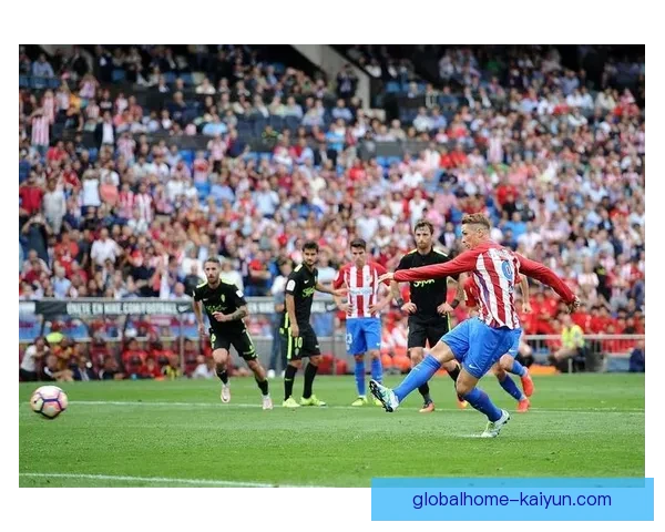 RCDE球场迎来激动人心的西甲新赛季首场比赛，球迷热情高涨值得关注